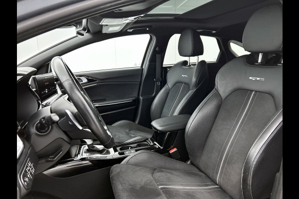 Kia ProCeed 1.5 T-GDI GT-Line (PANORAMADAK, STOEL-/STUURVERWARMING, NAVIGATIE, CAMERA)