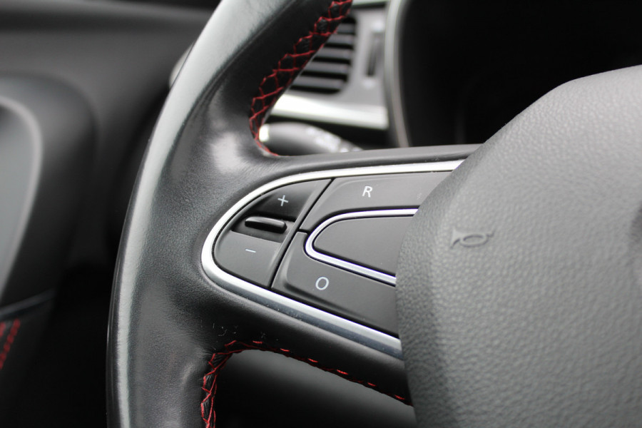 Renault Kadjar 1.3 TCe 160PK Black Edition | Trekhaak | Panoramadak | BLIS | Bose | Alcantara