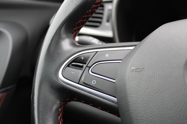 Renault Kadjar 1.3 TCe 160PK Black Edition | Trekhaak | Panoramadak | BLIS | Bose | Alcantara