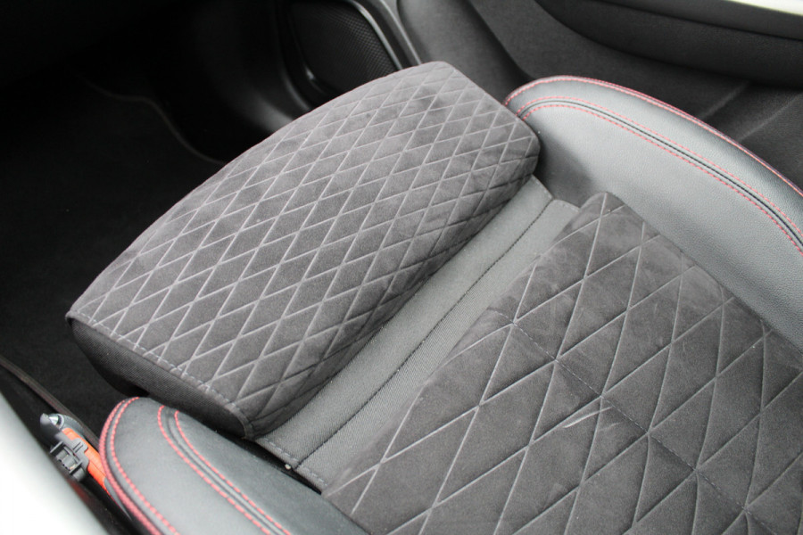 Renault Kadjar 1.3 TCe 160PK Black Edition | Trekhaak | Panoramadak | BLIS | Bose | Alcantara