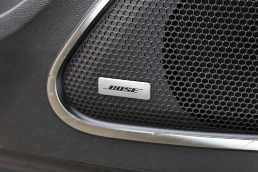 Renault Kadjar 1.3 TCe 160PK Black Edition | Trekhaak | Panoramadak | BLIS | Bose | Alcantara