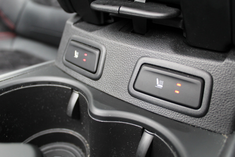 Renault Kadjar 1.3 TCe 160PK Black Edition | Trekhaak | Panoramadak | BLIS | Bose | Alcantara