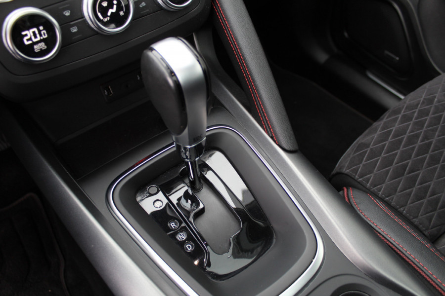 Renault Kadjar 1.3 TCe 160PK Black Edition | Trekhaak | Panoramadak | BLIS | Bose | Alcantara