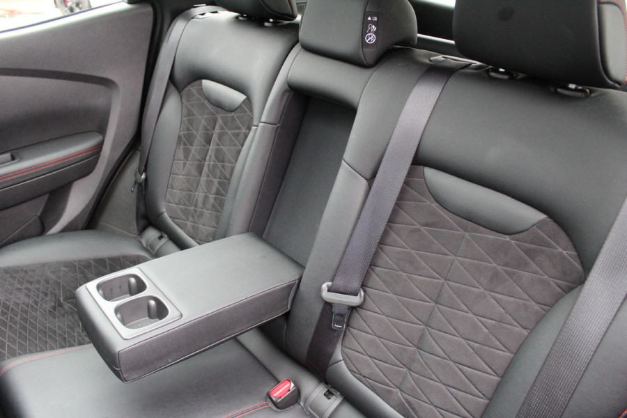 Renault Kadjar 1.3 TCe 160PK Black Edition | Trekhaak | Panoramadak | BLIS | Bose | Alcantara