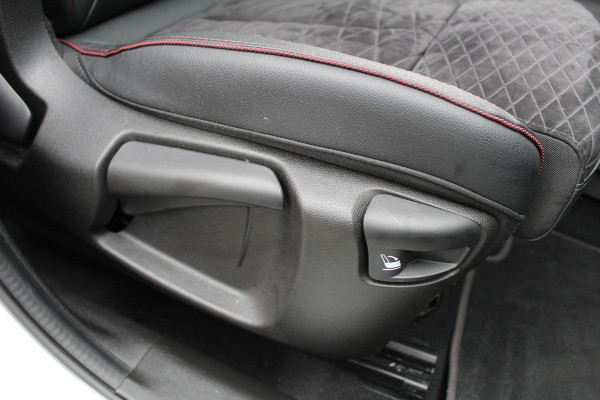 Renault Kadjar 1.3 TCe 160PK Black Edition | Trekhaak | Panoramadak | BLIS | Bose | Alcantara