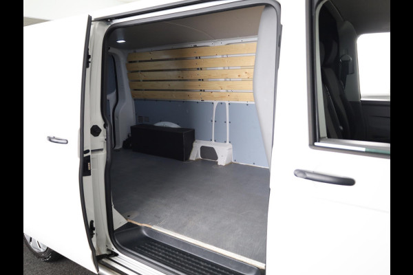 Volkswagen Transporter 2.0 TDI L2H1 28 Comfortline 110 pk | Verlengde garantie | Navigatie via App | Parkeersensoren achter | Cruise control |