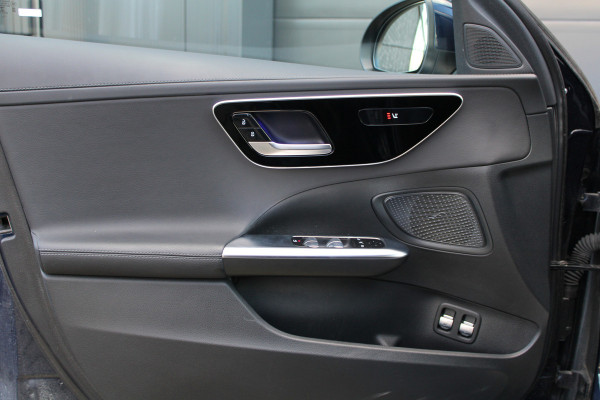 Mercedes-Benz C-Klasse 300 e AMG Line | DODE HOEK | KEYLESS | ELEK TREKHAAK | CAMERA | AMBIENTLIGHT |