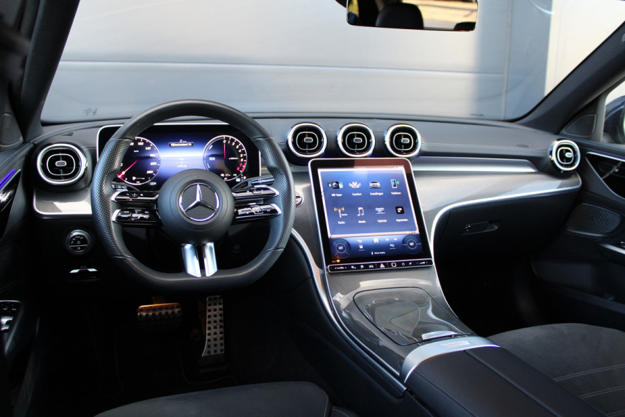 Mercedes-Benz C-Klasse 300 e AMG Line | DODE HOEK | KEYLESS | ELEK TREKHAAK | CAMERA | AMBIENTLIGHT |