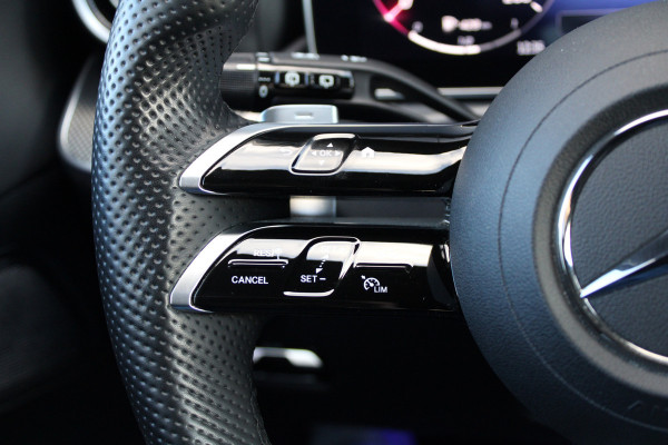 Mercedes-Benz C-Klasse 300 e AMG Line | DODE HOEK | KEYLESS | ELEK TREKHAAK | CAMERA | AMBIENTLIGHT |