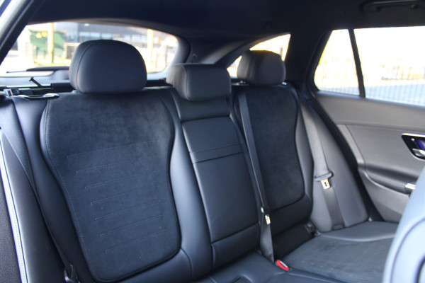 Mercedes-Benz C-Klasse 300 e AMG Line | DODE HOEK | KEYLESS | ELEK TREKHAAK | CAMERA | AMBIENTLIGHT |