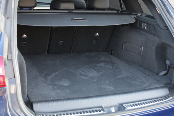 Mercedes-Benz C-Klasse 300 e AMG Line | DODE HOEK | KEYLESS | ELEK TREKHAAK | CAMERA | AMBIENTLIGHT |