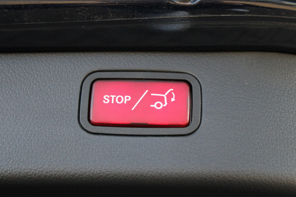 Mercedes-Benz C-Klasse 300 e AMG Line | DODE HOEK | KEYLESS | ELEK TREKHAAK | CAMERA | AMBIENTLIGHT |