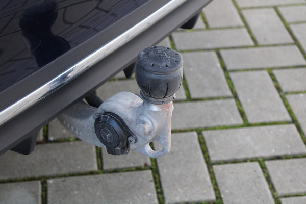 Mercedes-Benz C-Klasse 300 e AMG Line | DODE HOEK | KEYLESS | ELEK TREKHAAK | CAMERA | AMBIENTLIGHT |