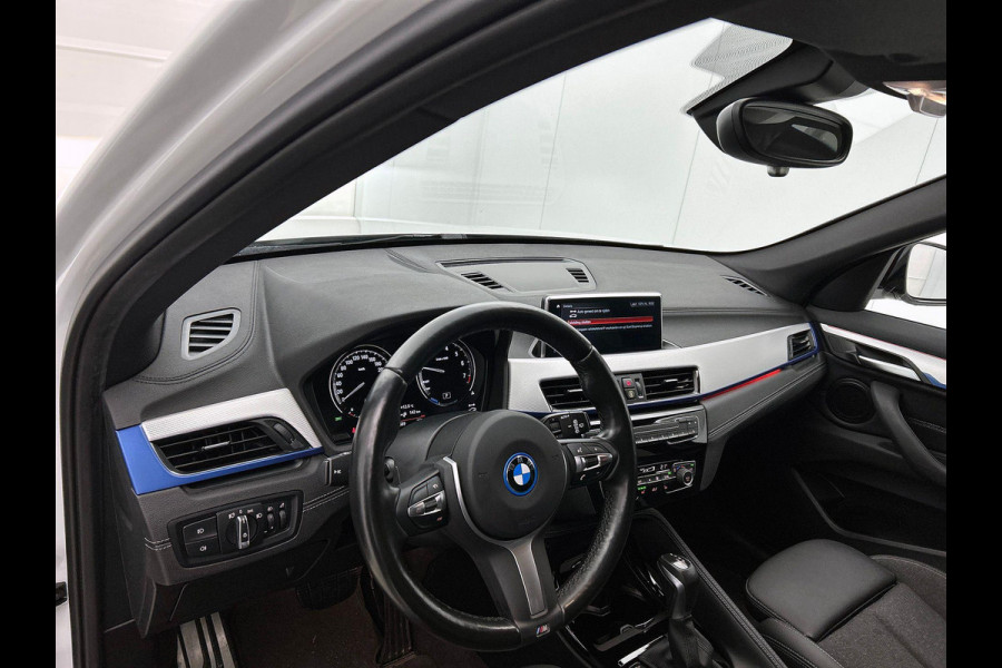 BMW X1 xDrive25e Exe PLUG-In M Sport Shadow TREKHAAK | 1/2 LEER | EL. ACHTERKLEP | 18"LM