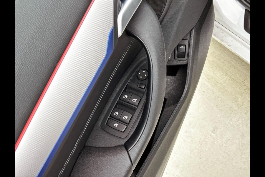 BMW X1 xDrive25e Exe PLUG-In M Sport Shadow TREKHAAK | 1/2 LEER | EL. ACHTERKLEP | 18"LM