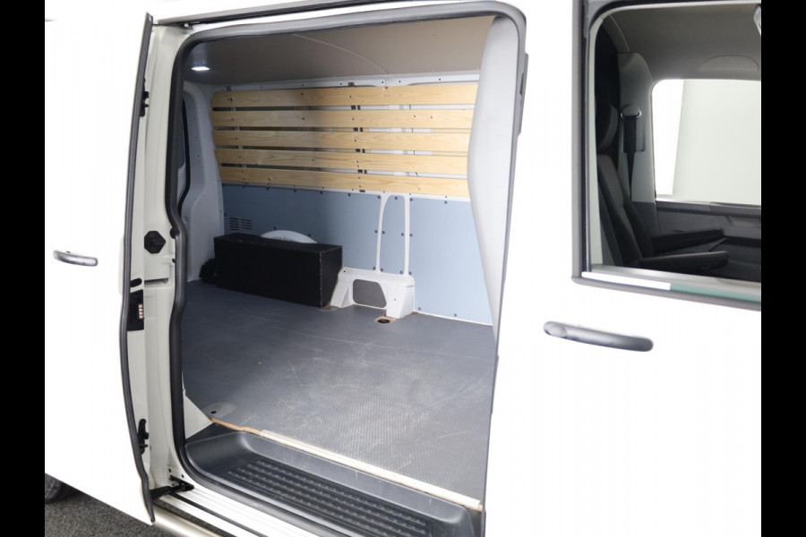 Volkswagen Transporter 2.0 TDI L2H1 28 Comfortline 110 pk | Verlengde garantie | Navigatie via App | Parkeersensoren achter | Cruise control |