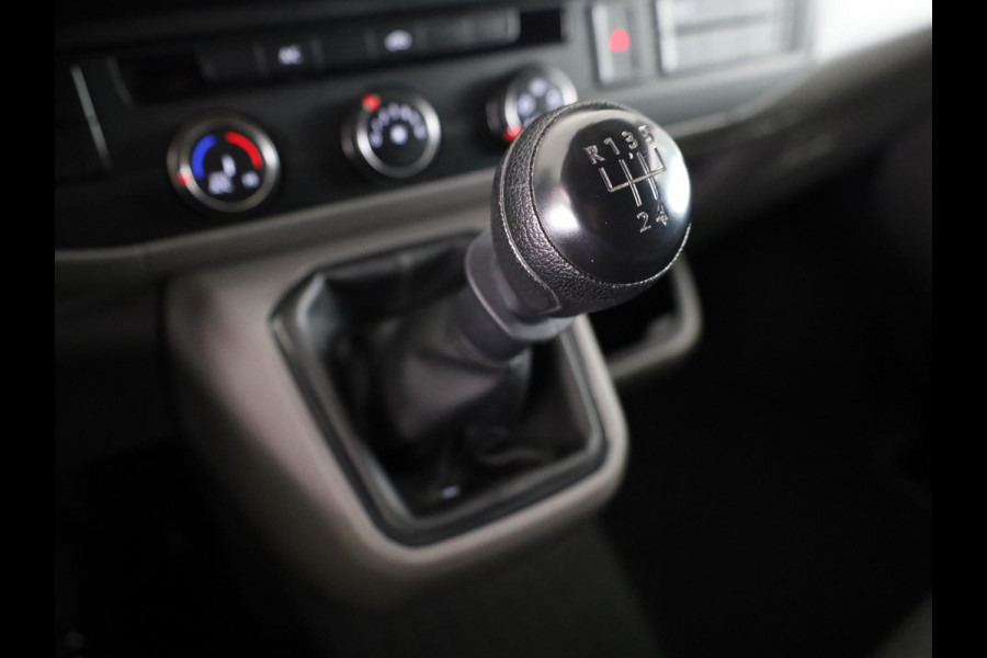 Volkswagen Transporter 2.0 TDI L2H1 28 Comfortline 110 pk | Verlengde garantie | Navigatie via App | Parkeersensoren achter | Cruise control |