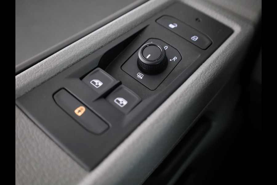 Volkswagen Transporter 2.0 TDI L2H1 28 Comfortline 110 pk | Verlengde garantie | Navigatie via App | Parkeersensoren achter | Cruise control |