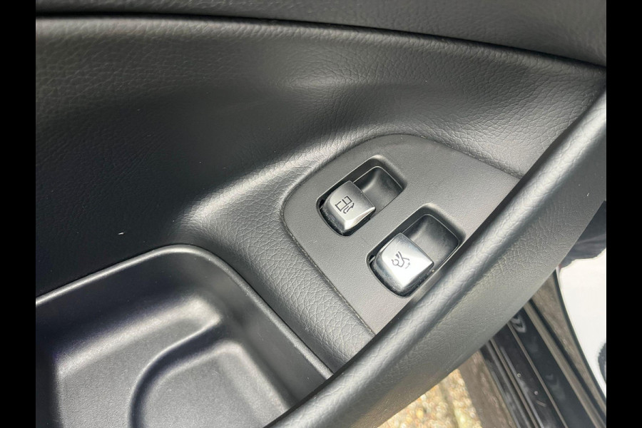 Mercedes-Benz E-Klasse 300 e AMG Line | 320pk PHEV | Elektrisch panoramadak / schuifdak | Stoelverwarming | Bestuurdersstoel Met Geheugen | Achteruitrijcamera