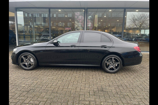 Mercedes-Benz E-Klasse 300 e AMG Line | 320pk PHEV | Elektrisch panoramadak / schuifdak | Stoelverwarming | Bestuurdersstoel Met Geheugen | Achteruitrijcamera