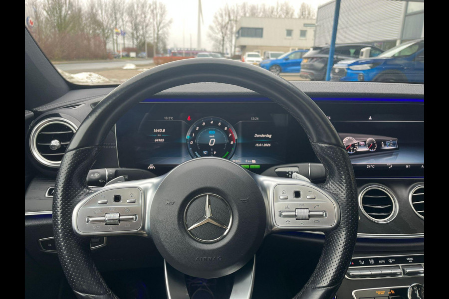 Mercedes-Benz E-Klasse 300 e AMG Line | 320pk PHEV | Elektrisch panoramadak / schuifdak | Stoelverwarming | Bestuurdersstoel Met Geheugen | Achteruitrijcamera