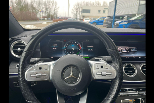 Mercedes-Benz E-Klasse 300 e AMG Line | 320pk PHEV | Elektrisch panoramadak / schuifdak | Stoelverwarming | Bestuurdersstoel Met Geheugen | Achteruitrijcamera