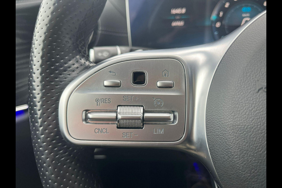 Mercedes-Benz E-Klasse 300 e AMG Line | 320pk PHEV | Elektrisch panoramadak / schuifdak | Stoelverwarming | Bestuurdersstoel Met Geheugen | Achteruitrijcamera