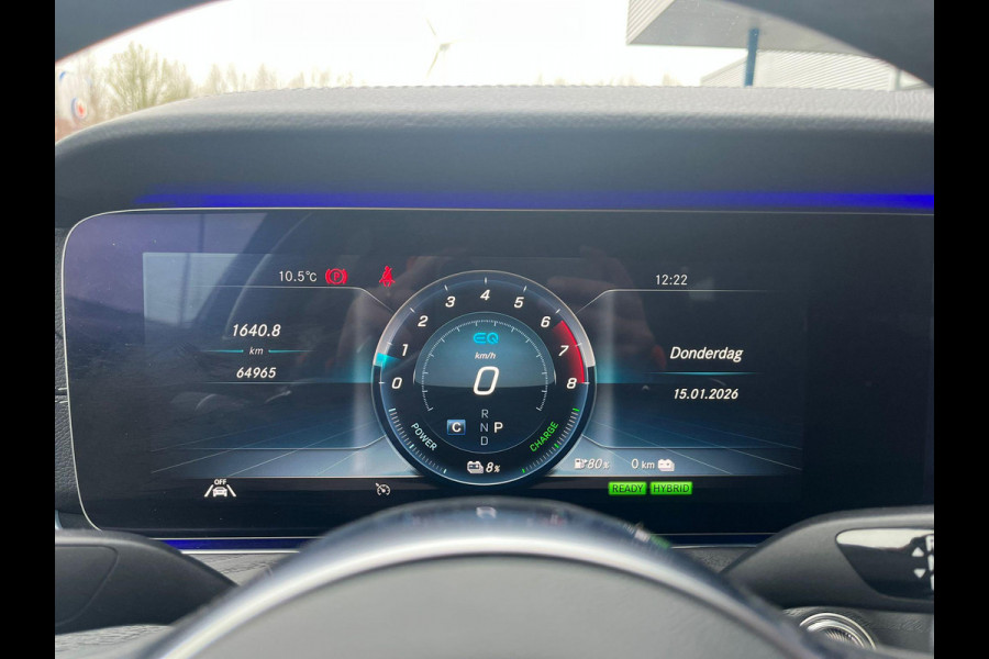 Mercedes-Benz E-Klasse 300 e AMG Line | 320pk PHEV | Elektrisch panoramadak / schuifdak | Stoelverwarming | Bestuurdersstoel Met Geheugen | Achteruitrijcamera