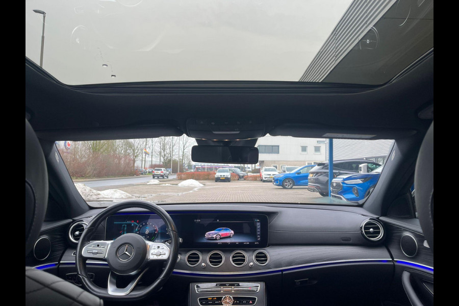 Mercedes-Benz E-Klasse 300 e AMG Line | 320pk PHEV | Elektrisch panoramadak / schuifdak | Stoelverwarming | Bestuurdersstoel Met Geheugen | Achteruitrijcamera