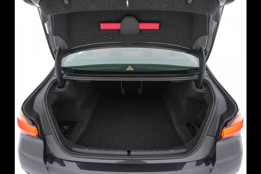 Alpina BMW ALPINA D5 S "Limousine nr.121" ALLRAD Aut. *PANO | LEATHER | HARMAN/KARDON | FULL-LED | ADAPTIVE-CRUISE | MEMORY-PACK | DIGI-COCKPIT | CAMERA | NAVI-FULLMAP | HEATED-COMFORTSEATS | AMBIENTLIGHT | SHIFTPADDLES |  TOWBAR | DAB | ..