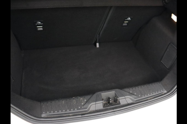 Ford Fiesta 1.0 EcoBoost ST-Line X | Stoel & stuurverwarming | Trekhaak | Camera | Adaptive cruise | Carplay | Navigatie | B&O Sound | Climate control | Bluetooth | Keyless