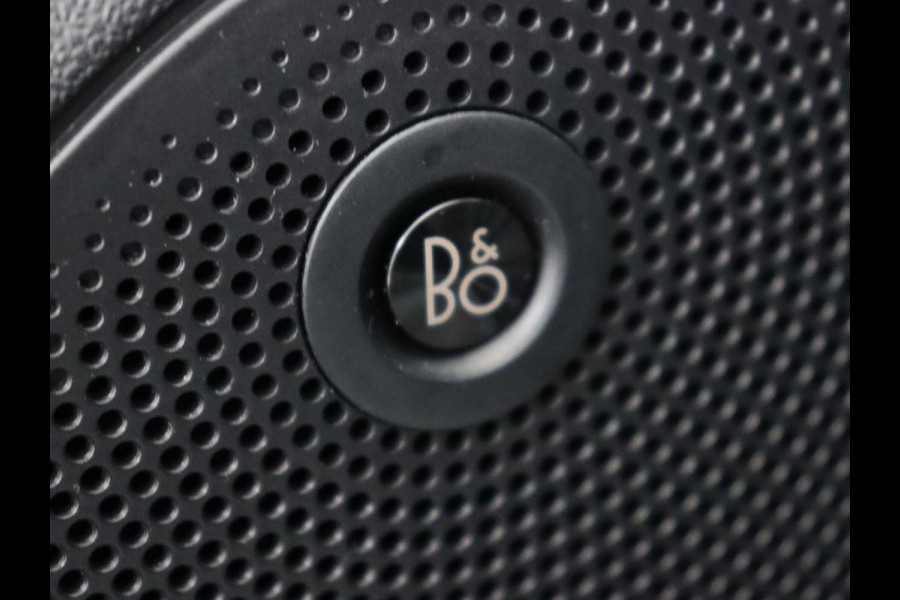 Ford Fiesta 1.0 EcoBoost ST-Line X | Stoel & stuurverwarming | Trekhaak | Camera | Adaptive cruise | Carplay | Navigatie | B&O Sound | Climate control | Bluetooth | Keyless