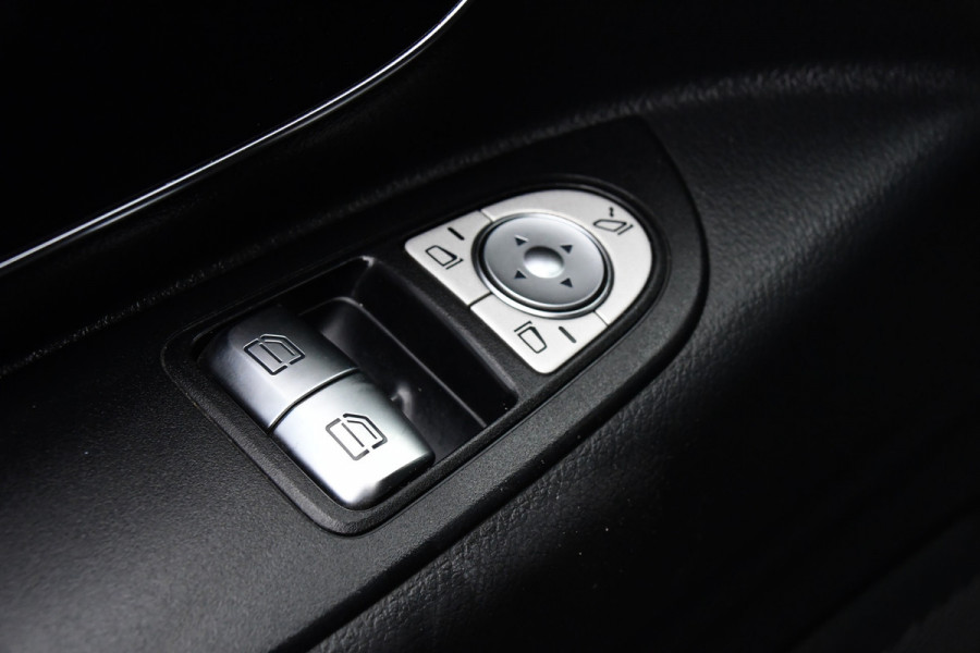 Mercedes-Benz Vito 116 CDI L2 Black Edition Camera, Cruise, Carplay, 164PK, LED, Trekhaak, Stoelverwarming, multimedia, Uniek!