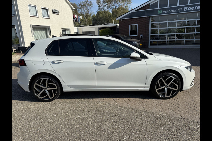 Volkswagen Golf 1.5 TSI Life Panoramadak, 18''Lmv, Winterpakket
