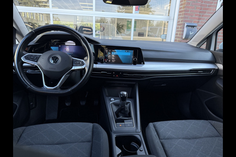 Volkswagen Golf 1.5 TSI Life Panoramadak, 18''Lmv, Winterpakket