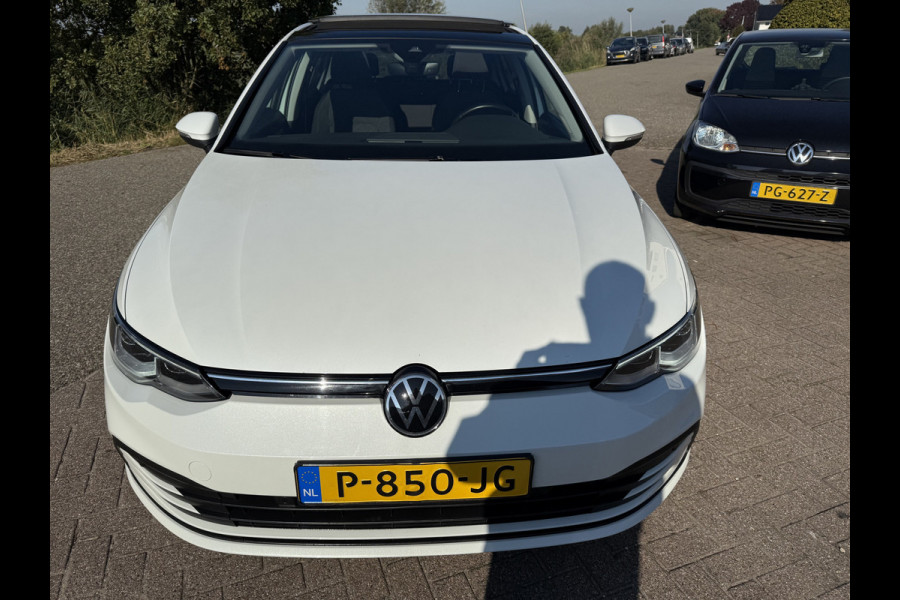 Volkswagen Golf 1.5 TSI Life Panoramadak, 18''Lmv, Winterpakket