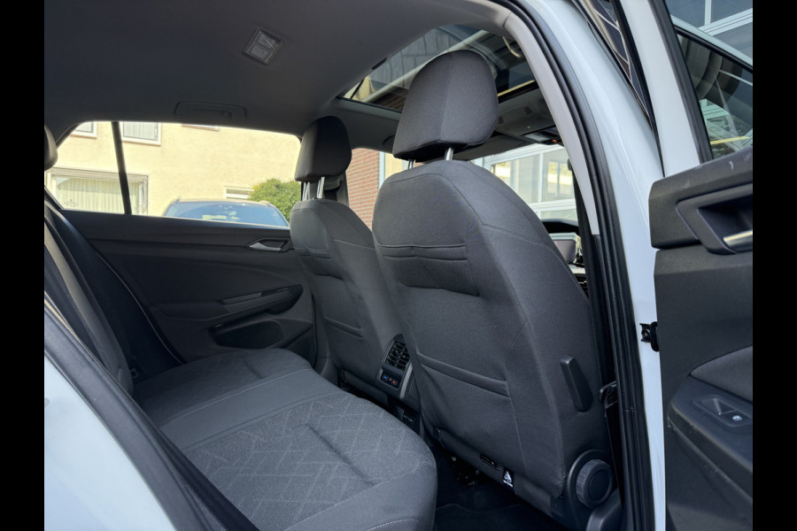 Volkswagen Golf 1.5 TSI Life Panoramadak, 18''Lmv, Winterpakket