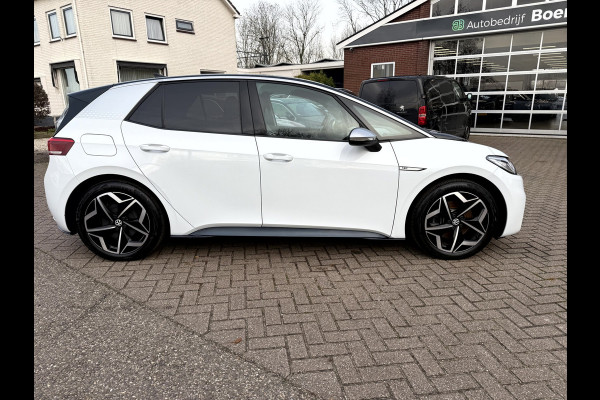 Volkswagen ID.3 First Plus 58 kWh SOH 92.8%, Camera, Trekhaak, 19''Lmv