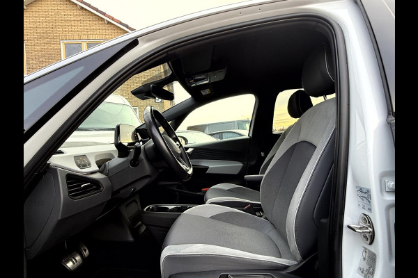 Volkswagen ID.3 First Plus 58 kWh SOH 92.8%, Camera, Trekhaak, 19''Lmv
