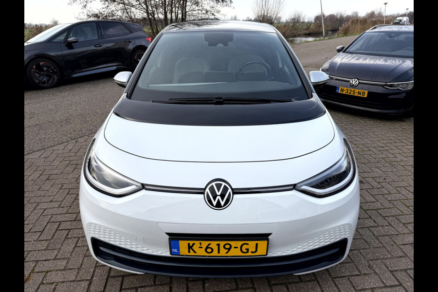 Volkswagen ID.3 First Plus 58 kWh SOH 92.8%, Camera, Trekhaak, 19''Lmv