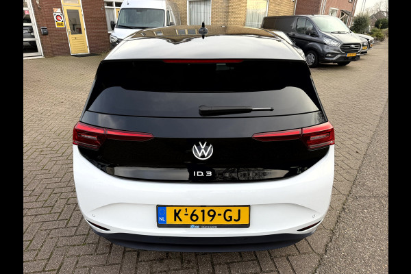 Volkswagen ID.3 First Plus 58 kWh SOH 92.8%, Camera, Trekhaak, 19''Lmv