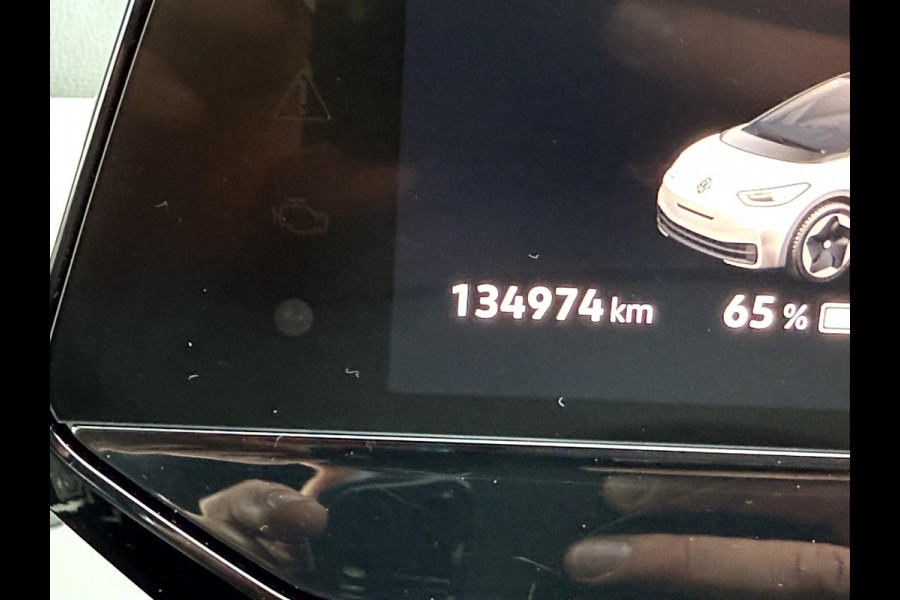 Volkswagen ID.3 First Plus 58 kWh SOH 92.8%, Camera, Trekhaak, 19''Lmv