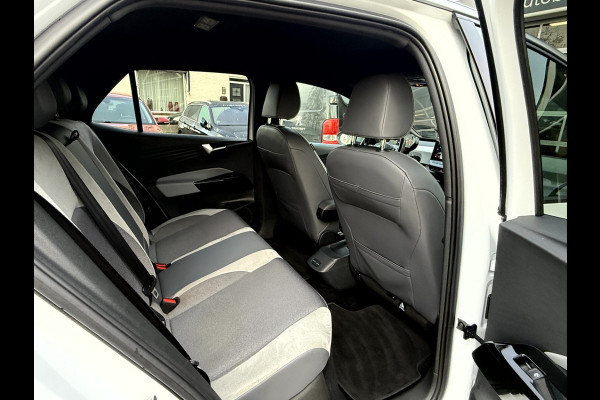Volkswagen ID.3 First Plus 58 kWh SOH 92.8%, Camera, Trekhaak, 19''Lmv