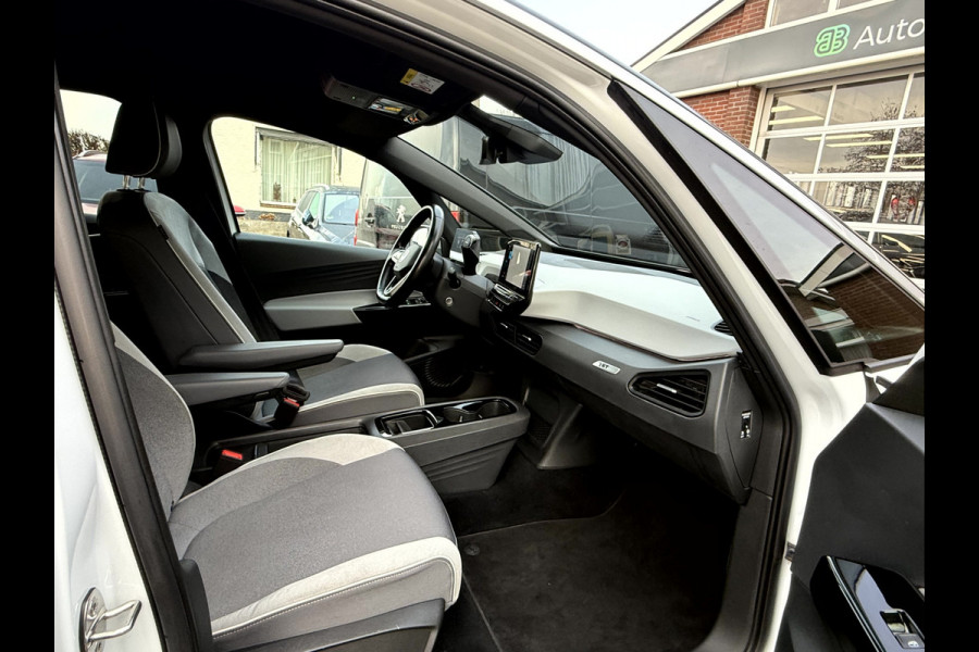 Volkswagen ID.3 First Plus 58 kWh SOH 92.8%, Camera, Trekhaak, 19''Lmv