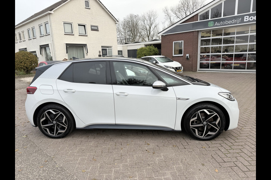 Volkswagen ID.3 First Plus 58 kWh SOH 91.6%,Camera, Trekhaak, 19''Lmv