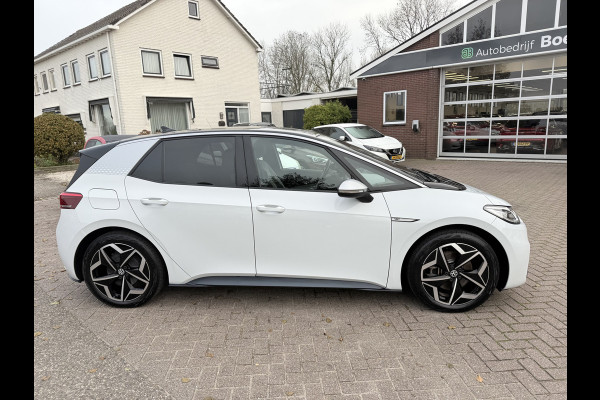 Volkswagen ID.3 First Plus 58 kWh SOH 91.6%,Camera, Trekhaak, 19''Lmv