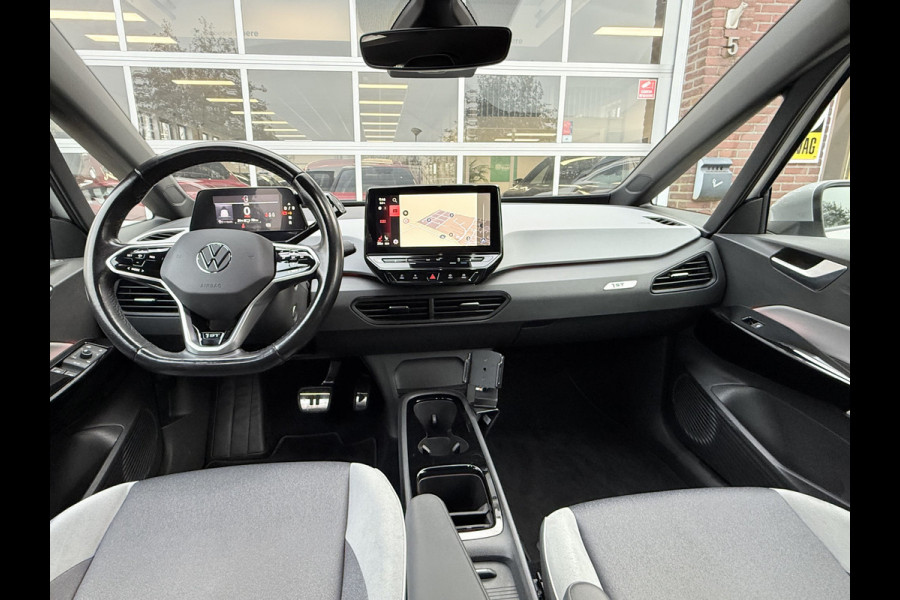 Volkswagen ID.3 First Plus 58 kWh SOH 91.6%,Camera, Trekhaak, 19''Lmv