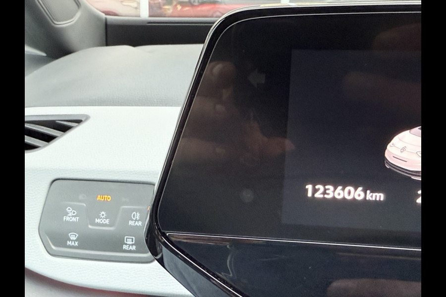 Volkswagen ID.3 First Plus 58 kWh SOH 91.6%,Camera, Trekhaak, 19''Lmv