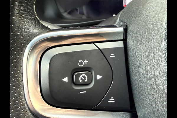 Volvo XC40 Recharge P8 AWD R-Design SOH 92.3%, Panoramadak, Camera, 19'Lmv