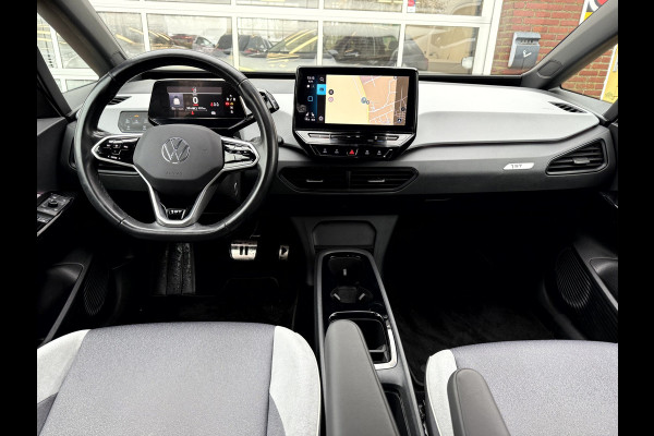 Volkswagen ID.3 First Plus 58 kWh SOH 90.7%, Camera, Trekhaak, 19''Lmv